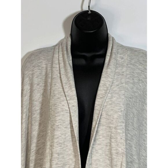 Cupcakes and Cashmere Women’s Open Front Batwing Shrug Sweater Gray Size Small - Picture 3 of 10